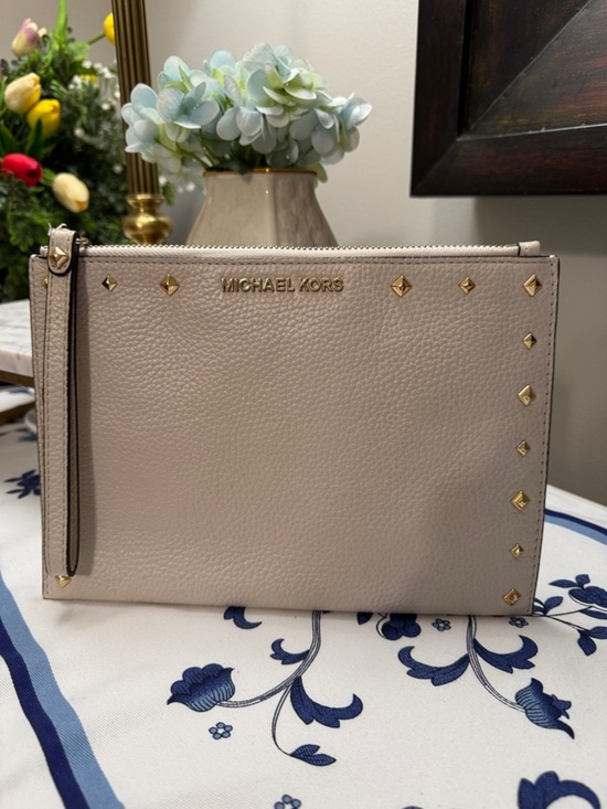 Michael Kors Handbags - Michael Kors Jet Set Travel Large Zip Clutch Wristlet EUC